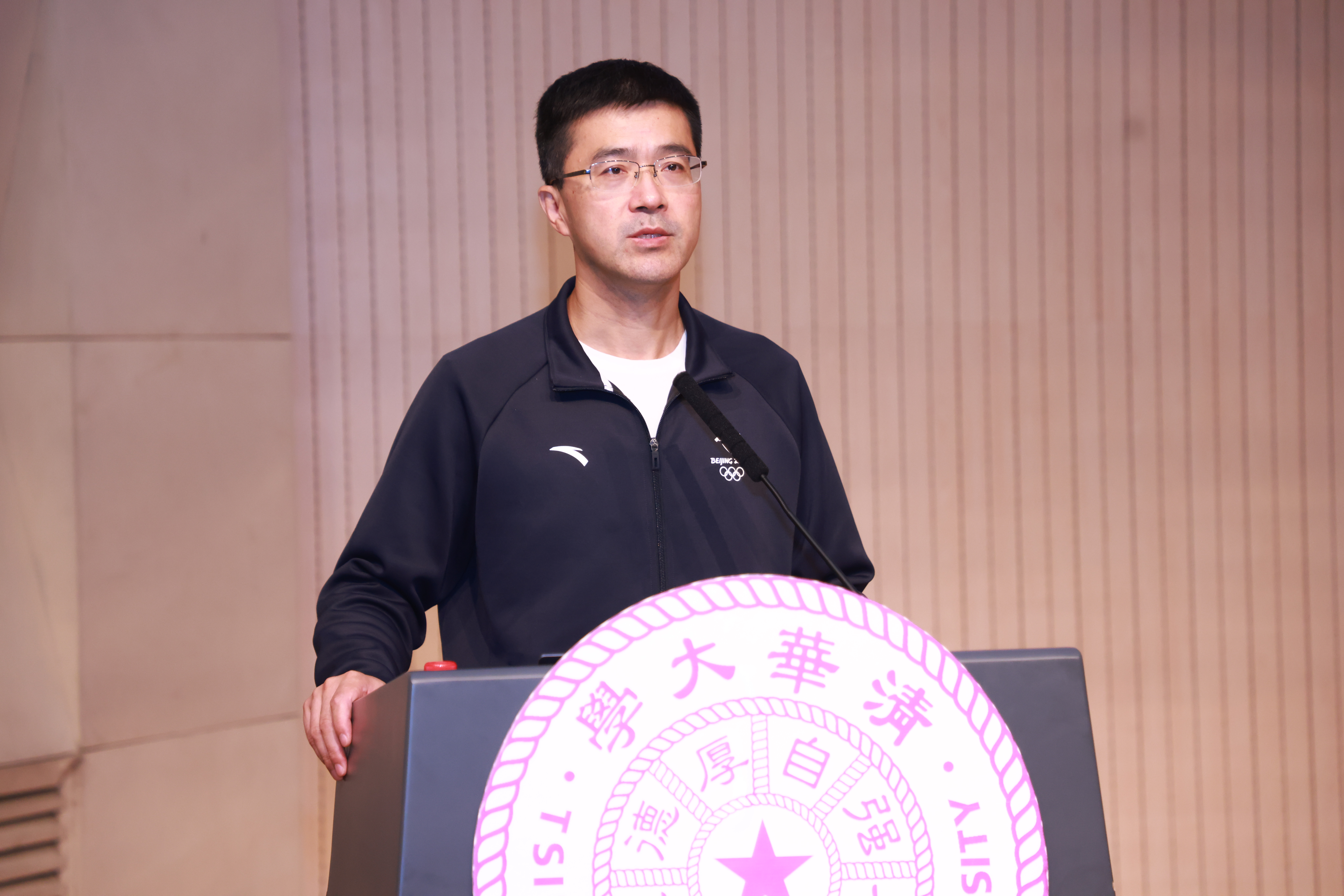 20240929-赢博手机版app举行2024年学生思想政治工作队伍培训及专题研讨班-清大嘉艺-过老师讲话.JPG