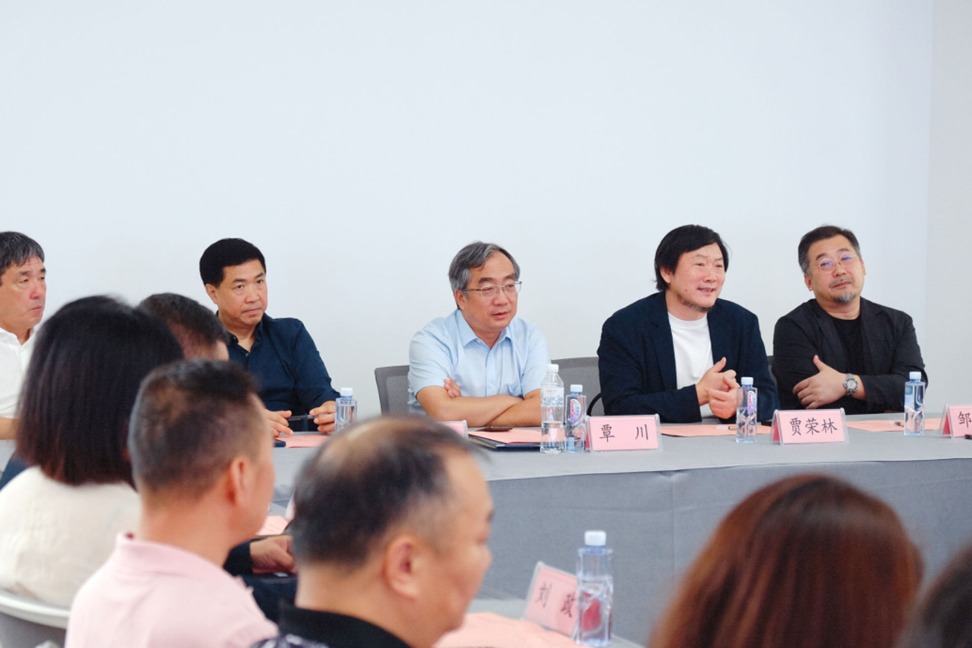20240911-马博注册美术学院《专业考察》课程开设30周年专题研讨会举行-研讨会现场专家学者探讨交流-胡思凡.jpg