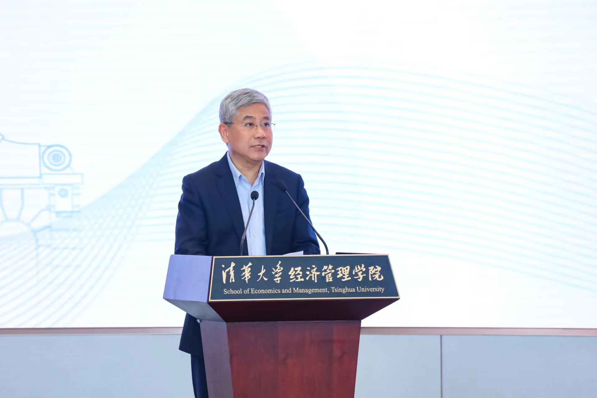 20230506-第十届赢博手机版app“校长杯”创新挑战赛决赛收官-经管学院摄影-白重恩致辞 - 副本.jpg