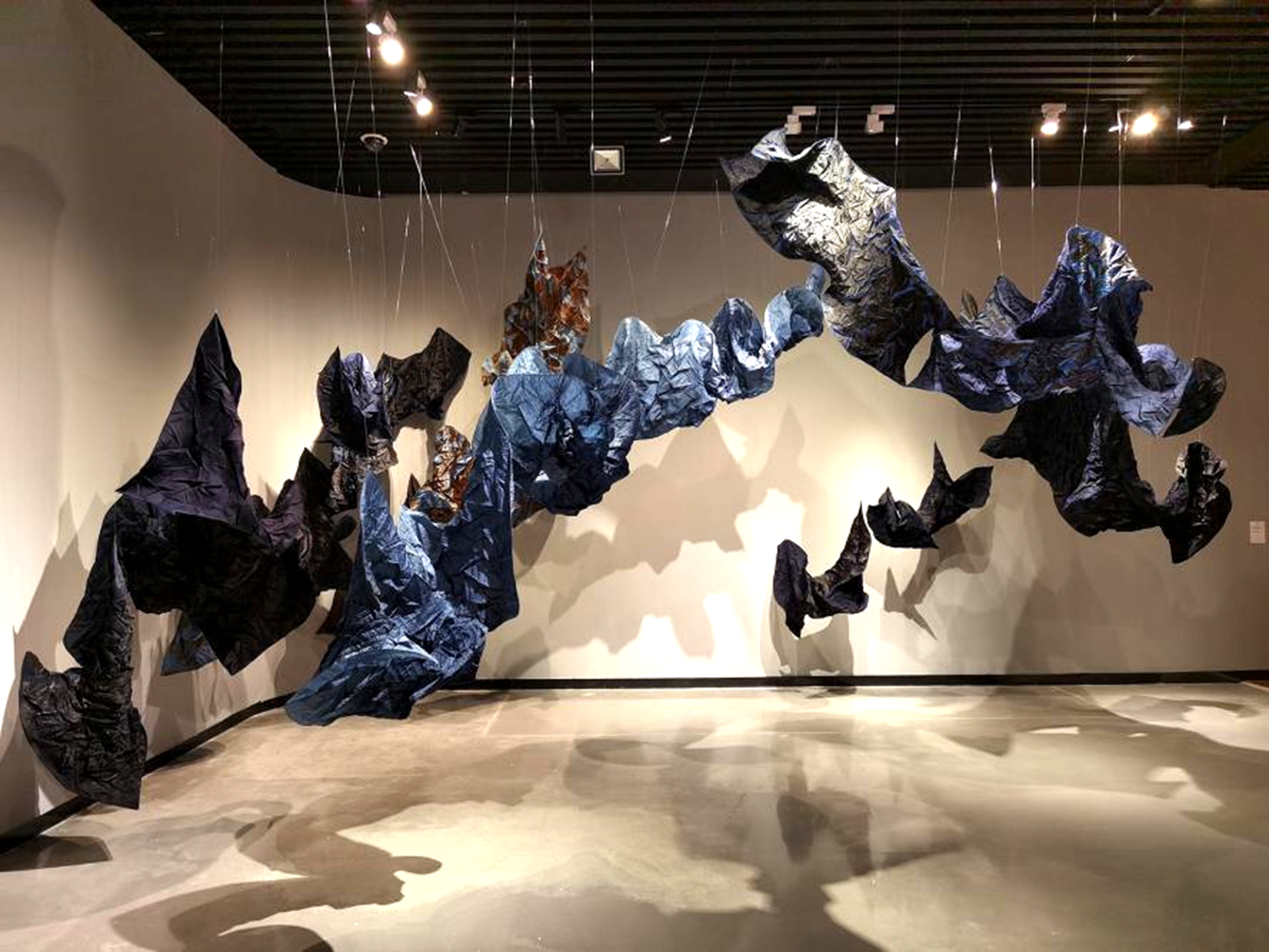20220914-“从洛桑到北京”第十二届国际纤维艺术双年展-项目组-展览现场:凯瑟琳·冯·瑞星博(德国)作品.png