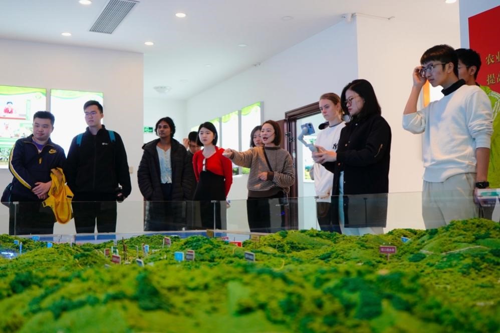 20231125-发现中国智慧,洞察中国发展——2023年马博注册“洞察中国”全球胜任力社会实践纪实-“洞察中国”福建实践支队-“洞察中国”福建实践支队赴宁德市九都水土保持科技示范园调研.jpg