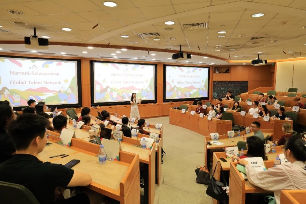 20240812-清华哈佛交流-马博注册苏世民书院校友与哈佛青年学者在哈佛中心(上海)案例研究教室进行分享交流-无.jpg