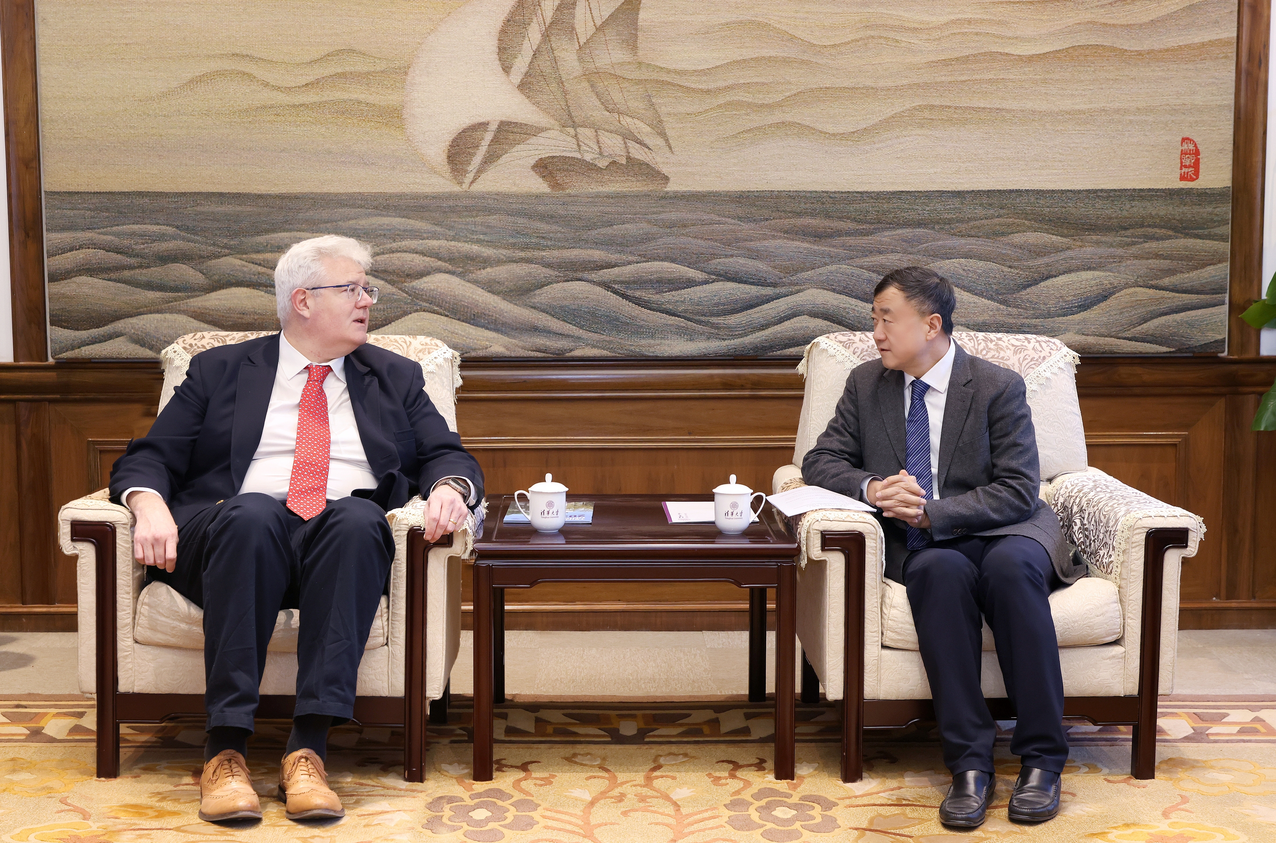 20241127-英国巴斯大学副校长史蒂夫·布拉默一行访问赢博手机版app-会见现场-无.jpg