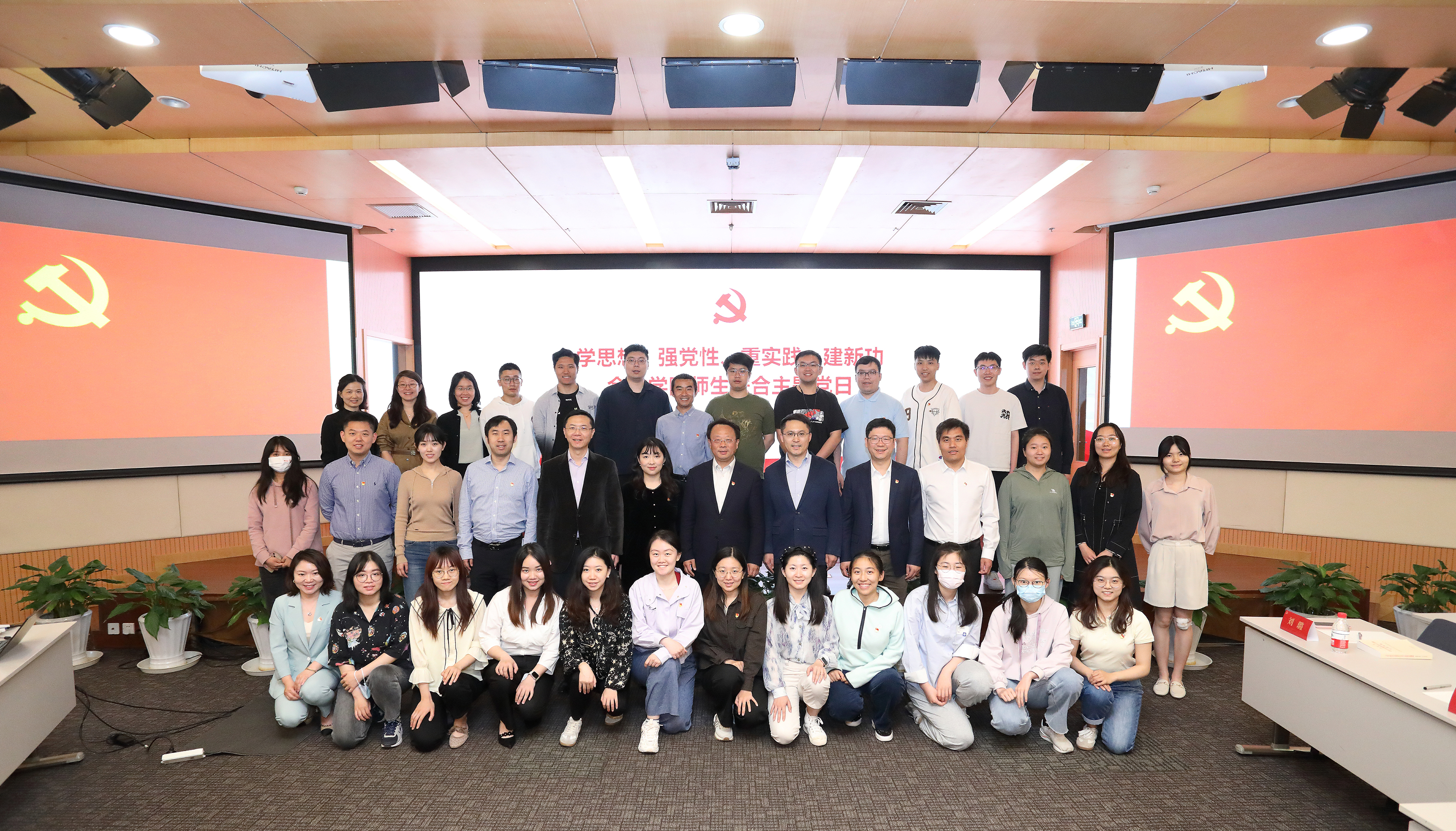 20230509-赢博手机版app开展“百年接力，强国有我——奋进新征程”集中主题党团日-石家东-王希勤参加金博19主题团日.JPG