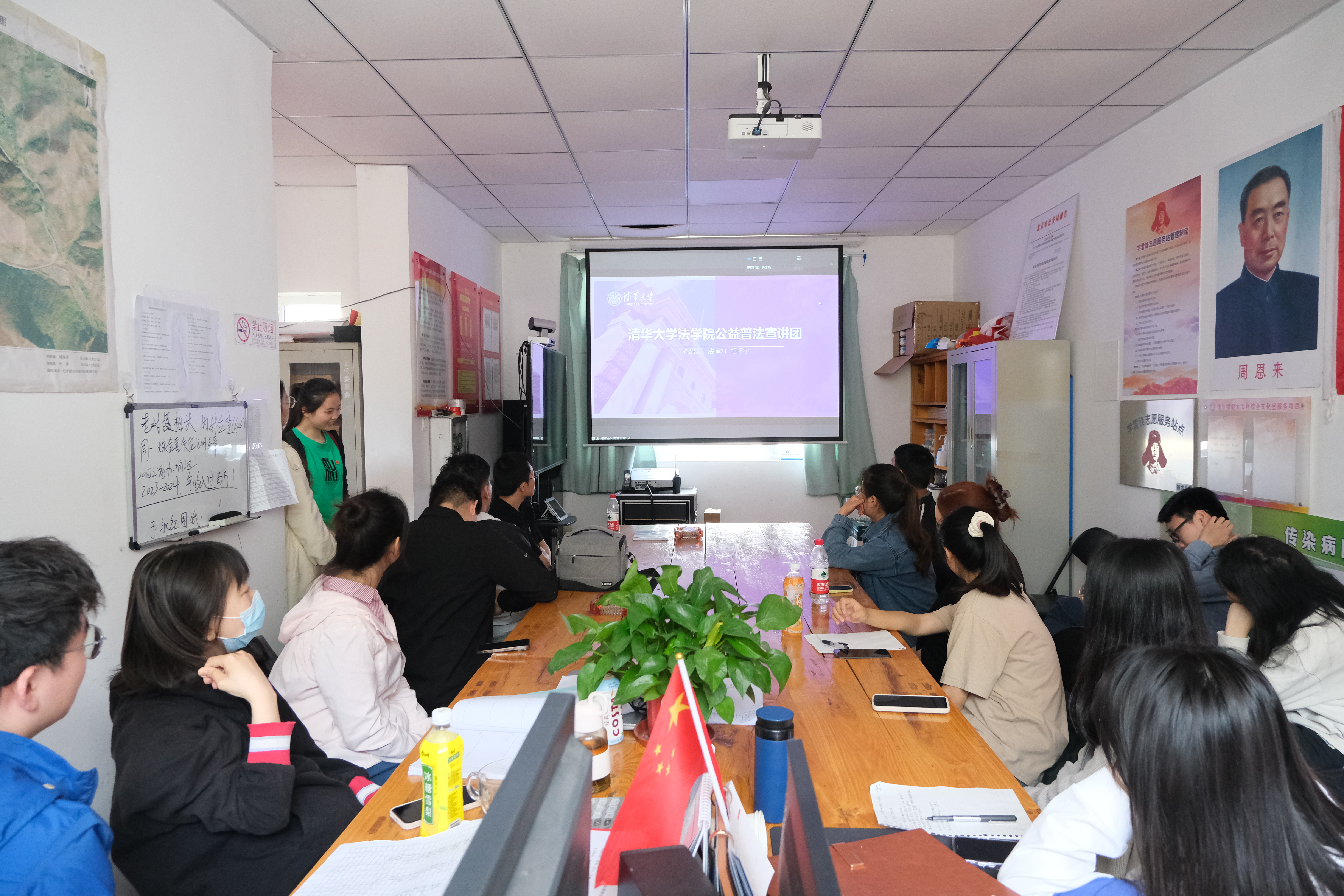 20230523-两校四支部联学共建-法学院-同学们聆听赢博手机版app法学院公益普法宣讲团建设情况.JPG