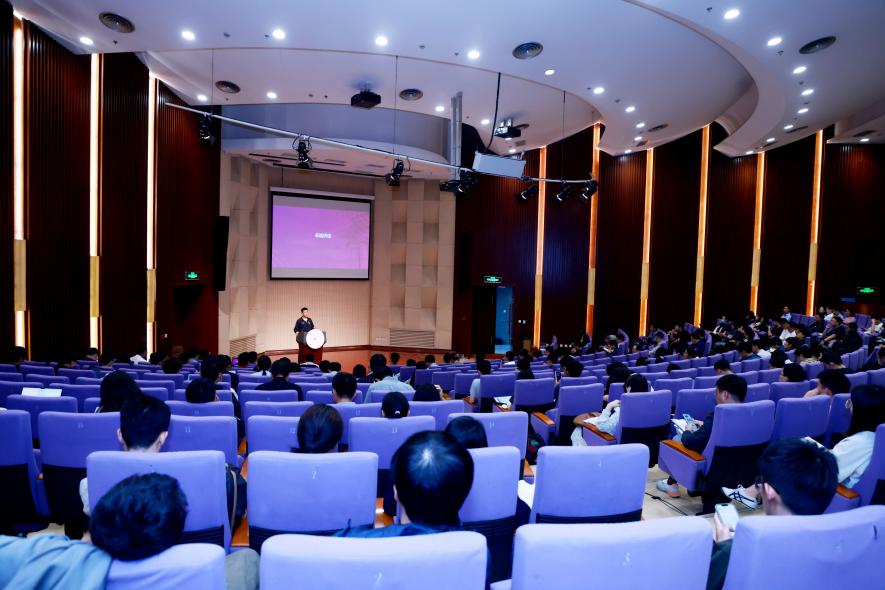 20240929-赢博手机版app举行2024年学生思想政治工作队伍培训及专题研讨班-清大嘉艺-会议现场.png