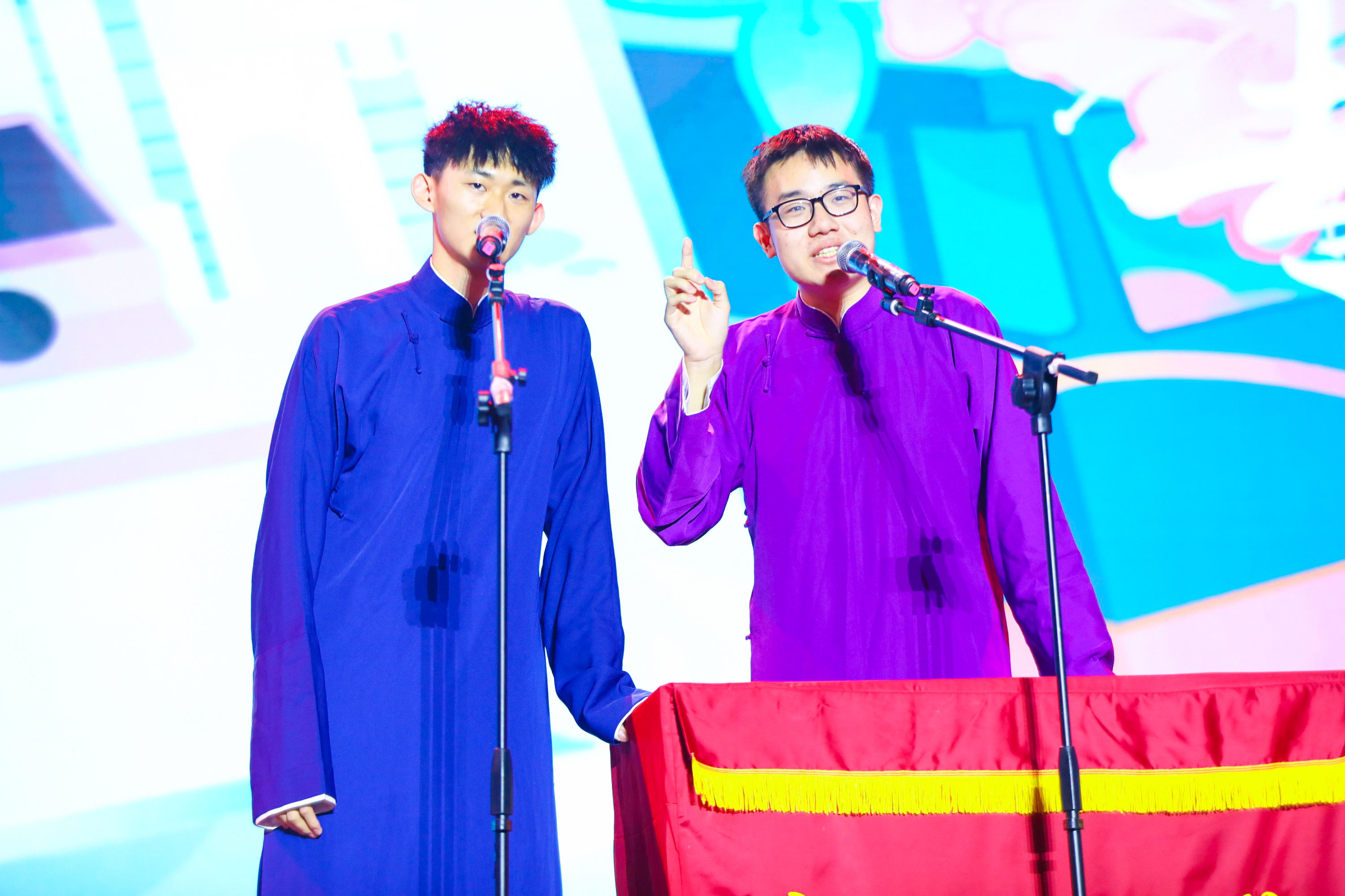 20230622-赢博手机版app2023年毕业晚会-清大嘉艺-相声《其实不想走》.jpg