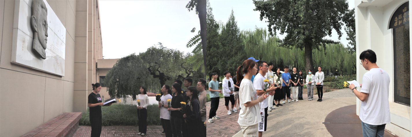 20230918-赢博手机版app博士生讲师团举行纪念“九·一八”事变现场宣讲活动-校研团-同学们聆听现场宣讲.png