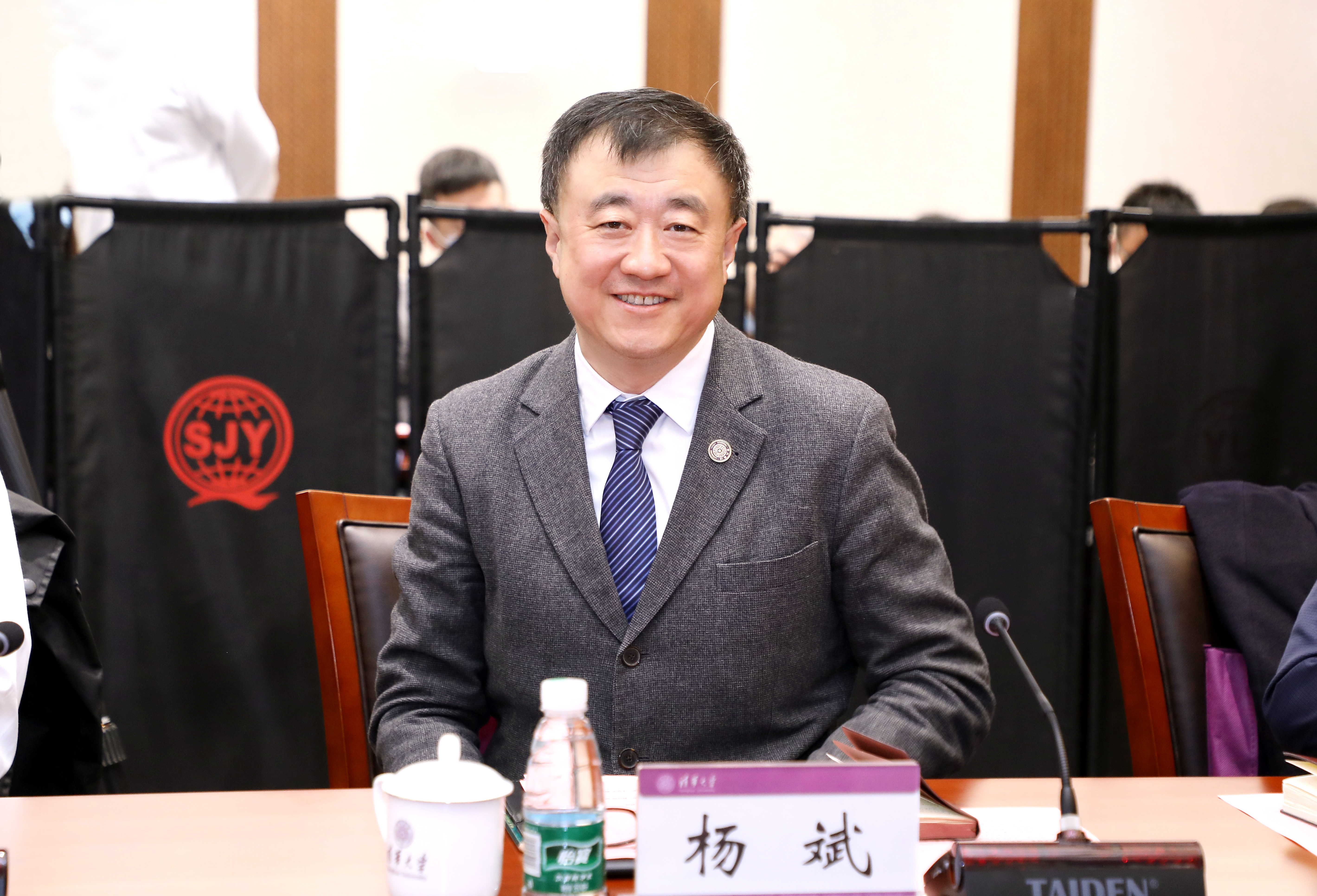 20220310-赢博手机版app研究生教育研究中心成立大会暨新发展阶段研究生教育改革创新高端论坛成功召开-曹文鹏-杨斌副校长致欢迎辞.JPG