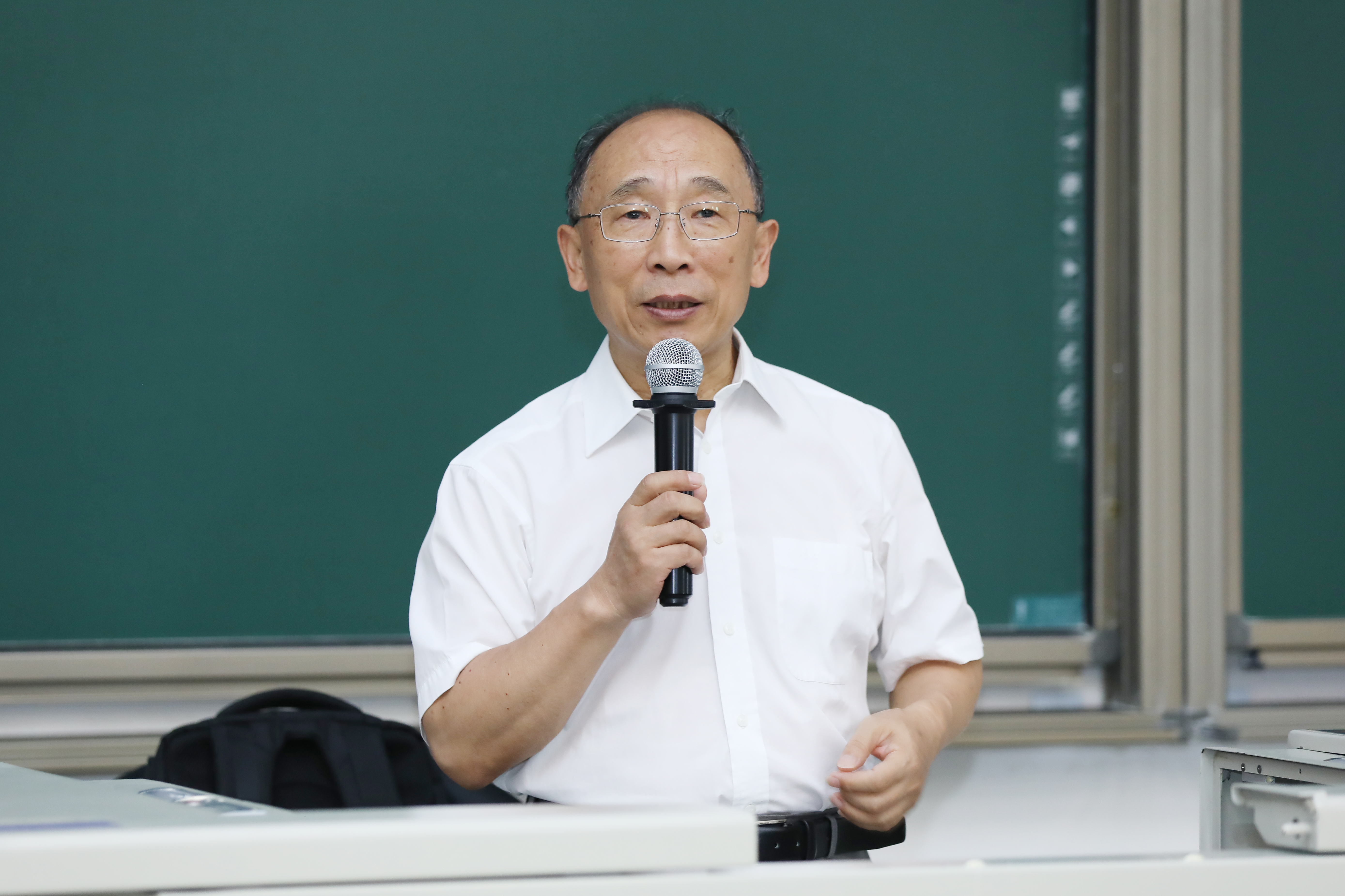20220816-赢博手机版app开展2022年班主任、辅导员上岗培训-丁文泽-肖贵清作专题报告.JPG