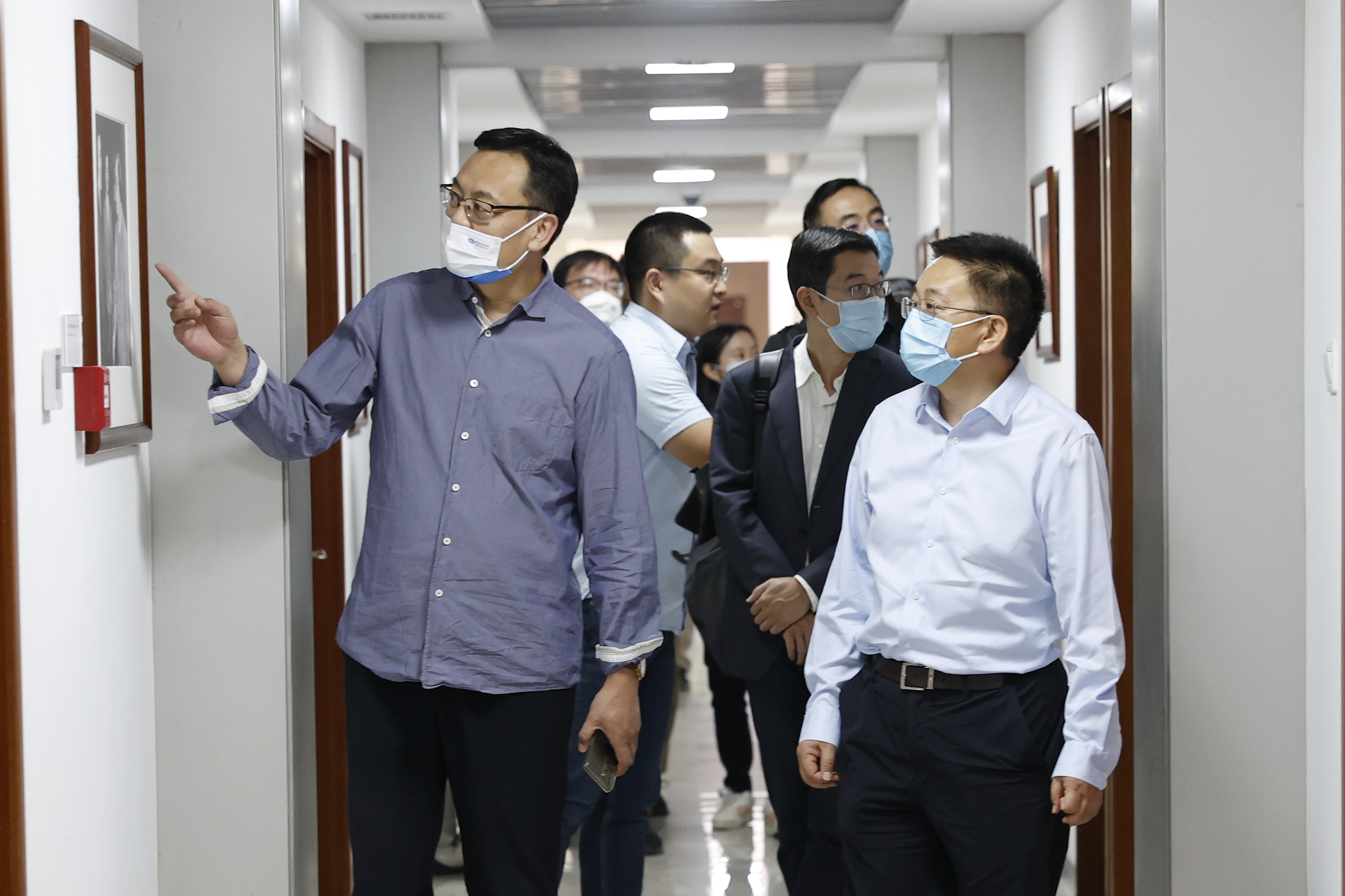社史墙.jpg
