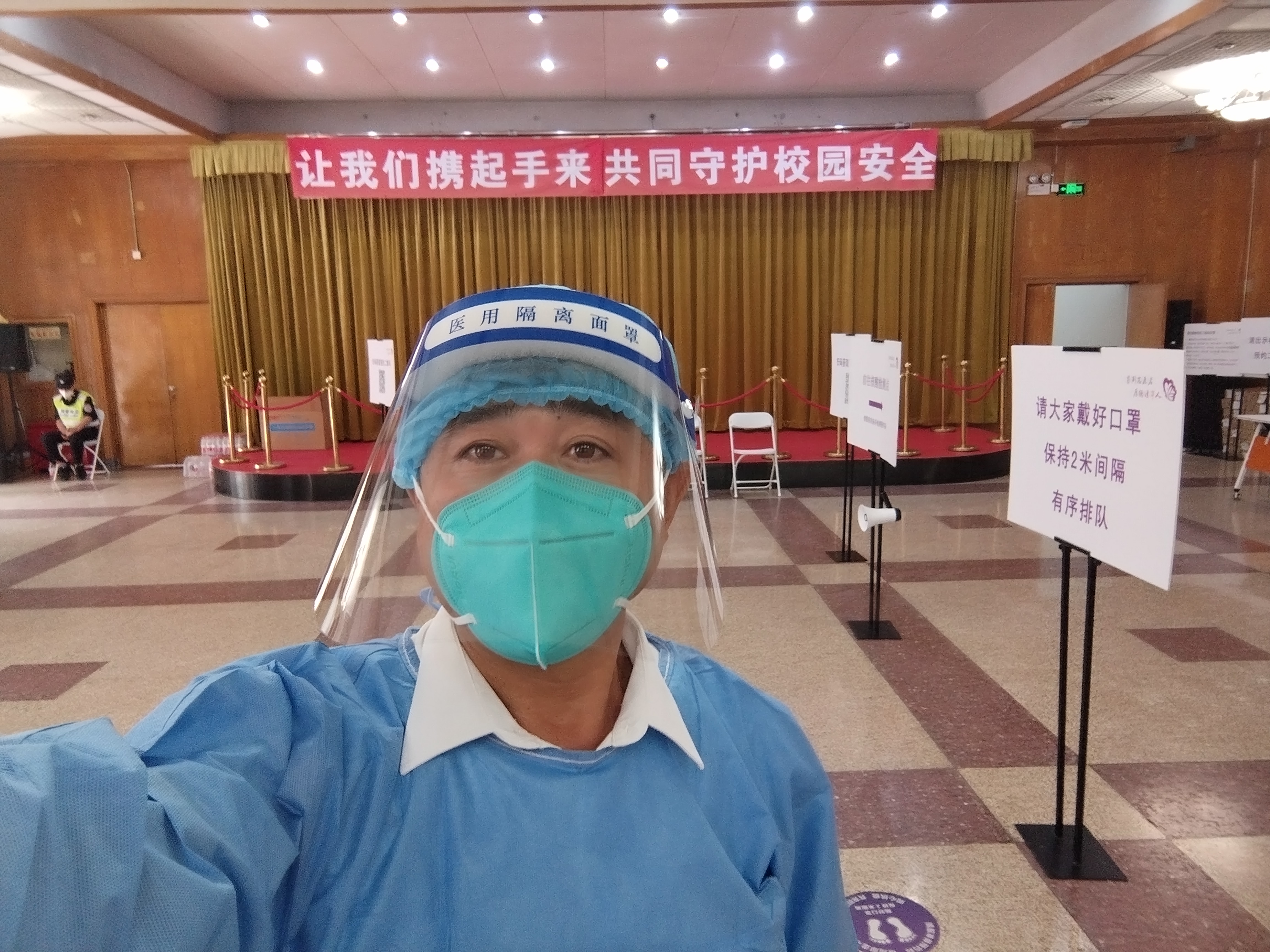 20221211-做守护清华园的“摆渡人”-供图-积极参与志愿工作的王伟.jpeg