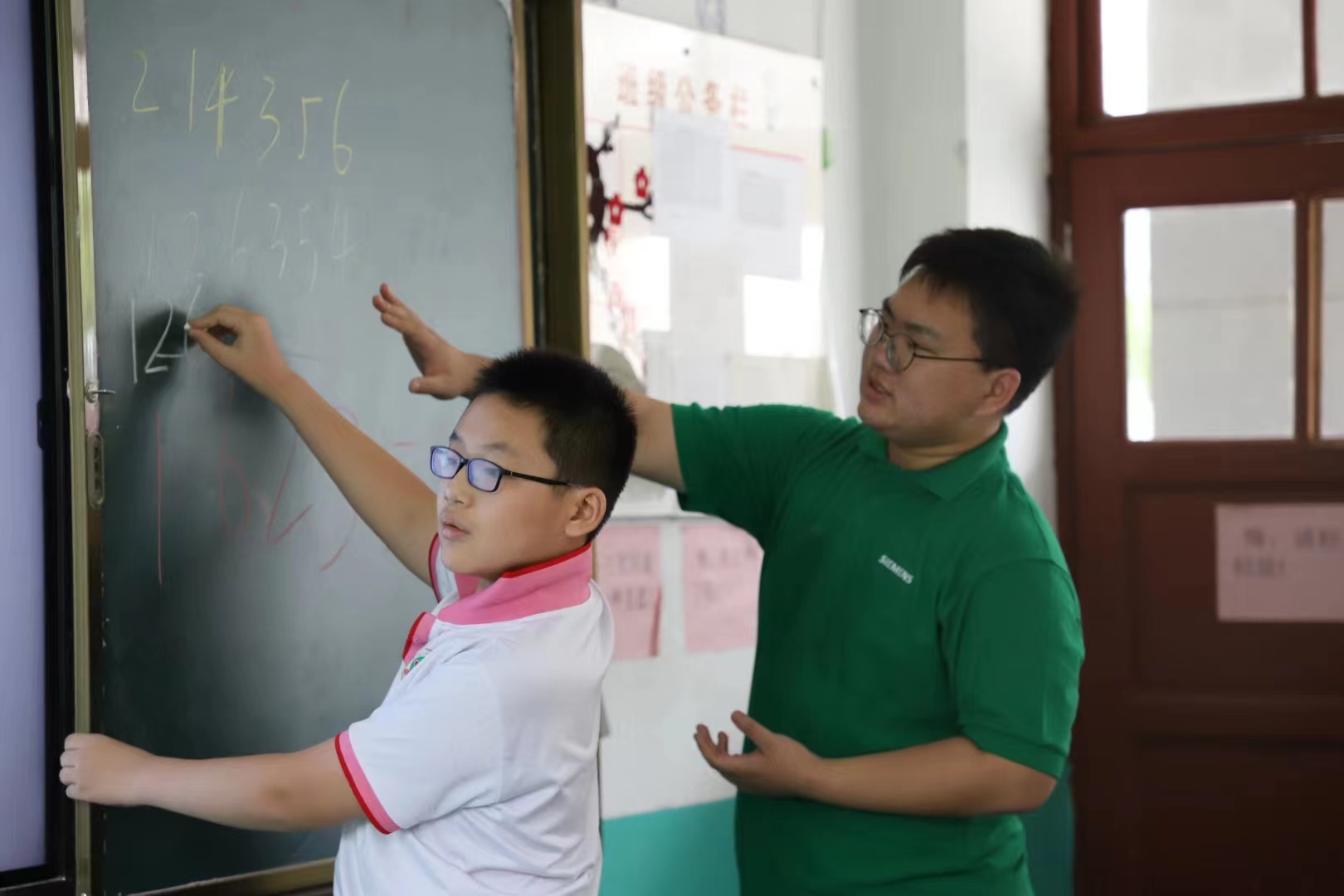 20200912-2022年赢博手机版app法学院“明理致知”暑期社会实践纪实-徐子馨-“法言心声”赴江苏邳州支队支队成员在支教.jpg