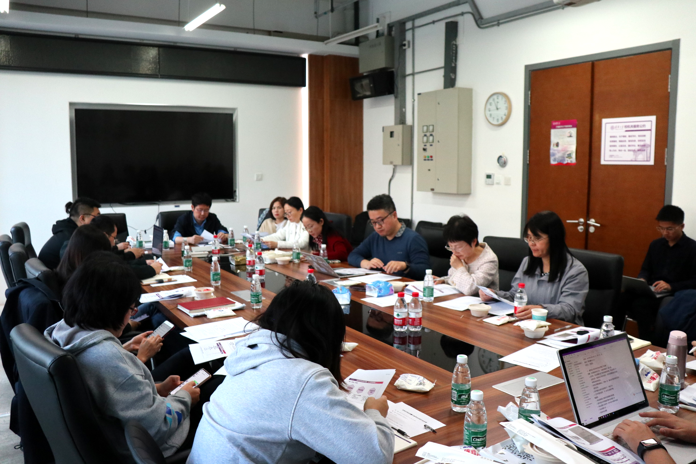 20231025-赢博手机版app本科生学业指导试点研讨会-胡泊摄-研讨会现场交流热烈图.png
