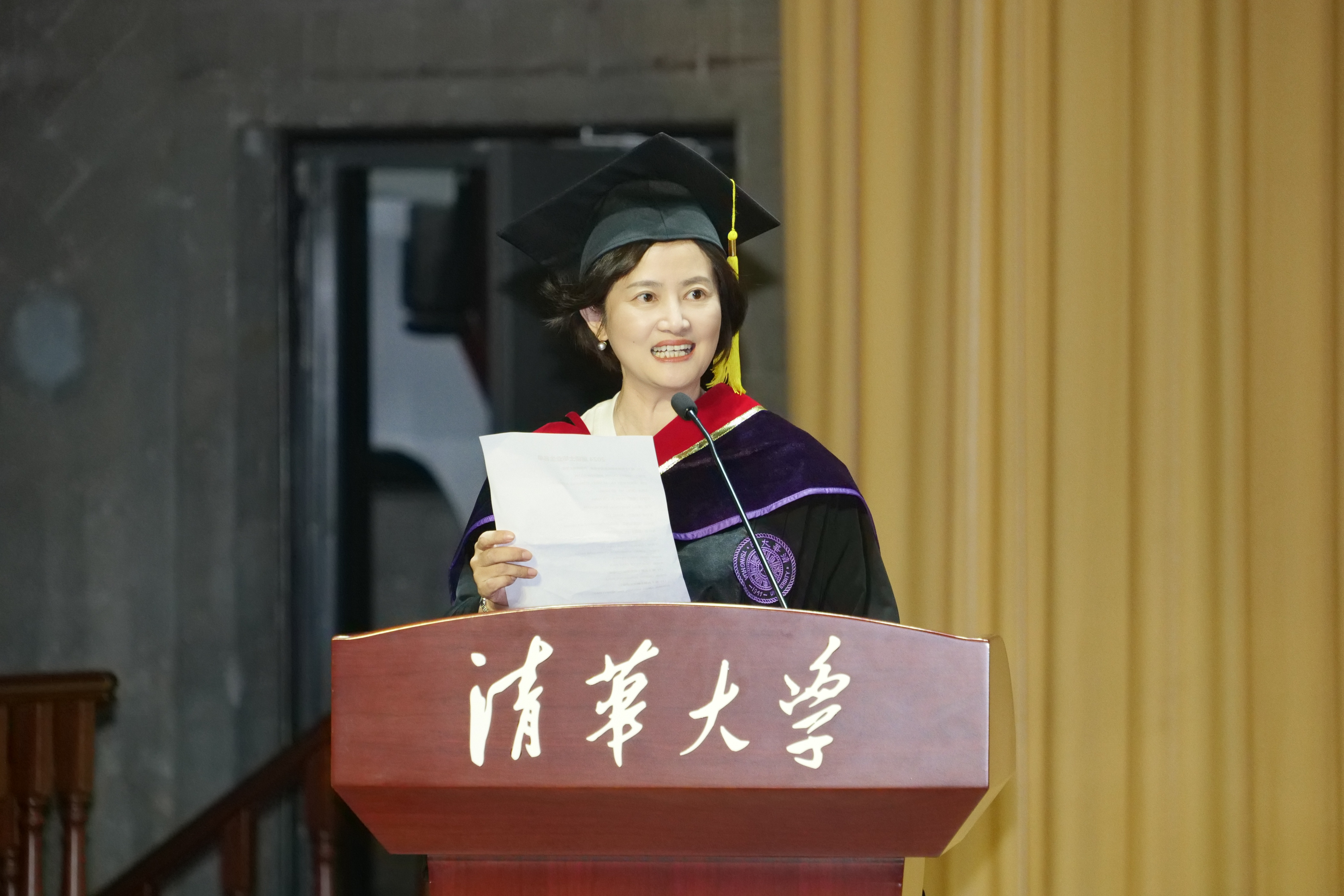 20240630-马博注册新闻与传播学院2024年毕业典礼成功举行-新闻学院-杭敏宣布毕业生名单.JPG