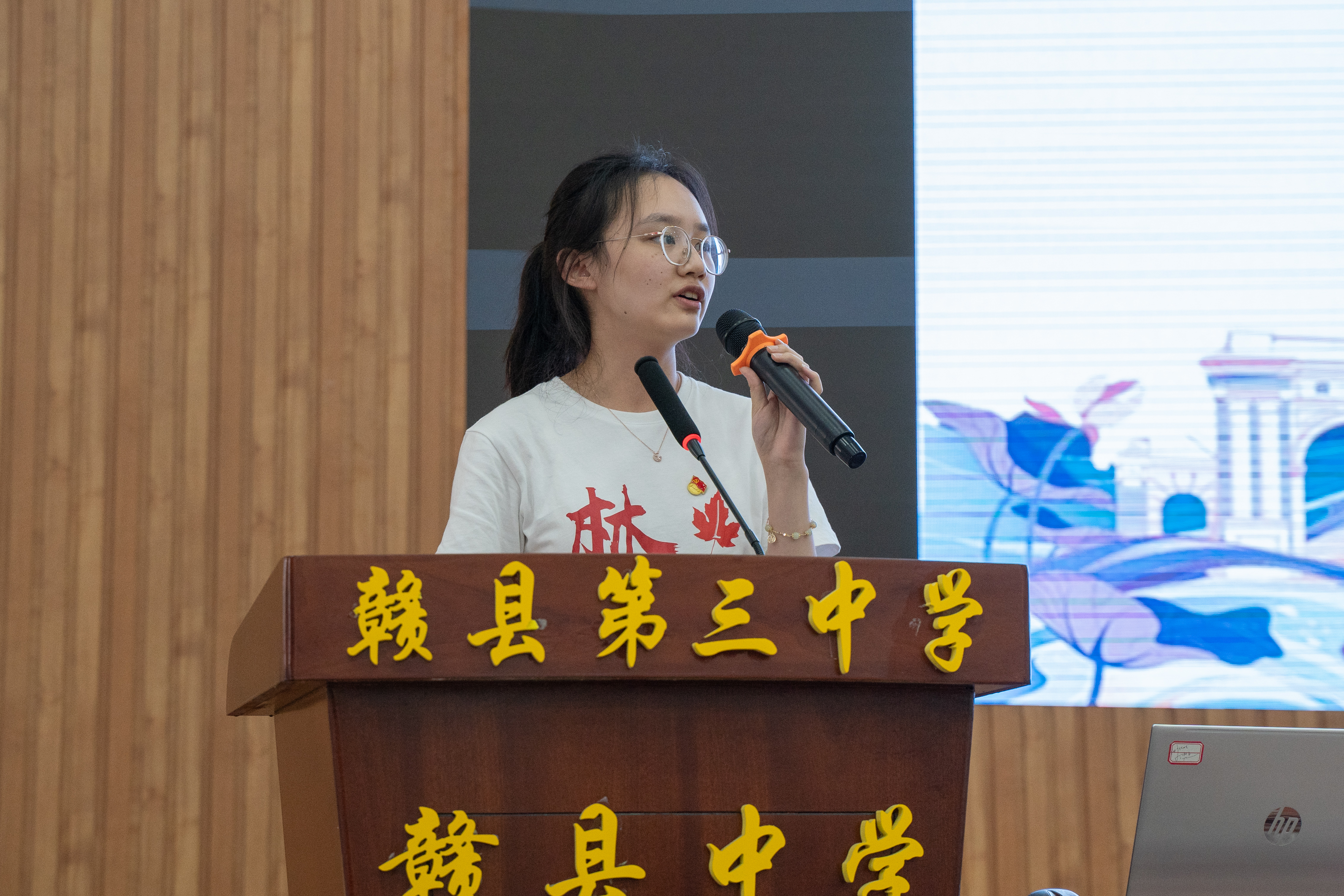 20220808-0814-赢博手机版app“林枫计划”师生赴江西赣县区调研实践-桂雨谦摄-杨婷婷同学做主题宣讲.jpg
