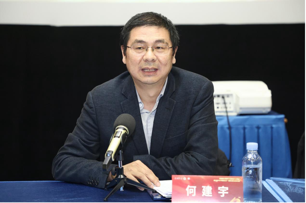 20241123-赢博手机版app举办思想政治教育专业创立40周年暨大中小学思政课一体化建设研讨会-张炜程-何建宇作总结发言.jpg
