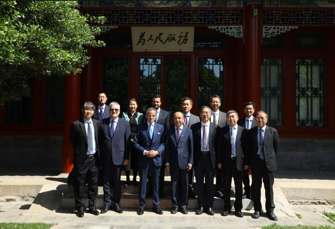 20230523-国际原子能机构总干事格罗西先生一行访问赢博手机版app-并做演讲-与会人员合影.jpg