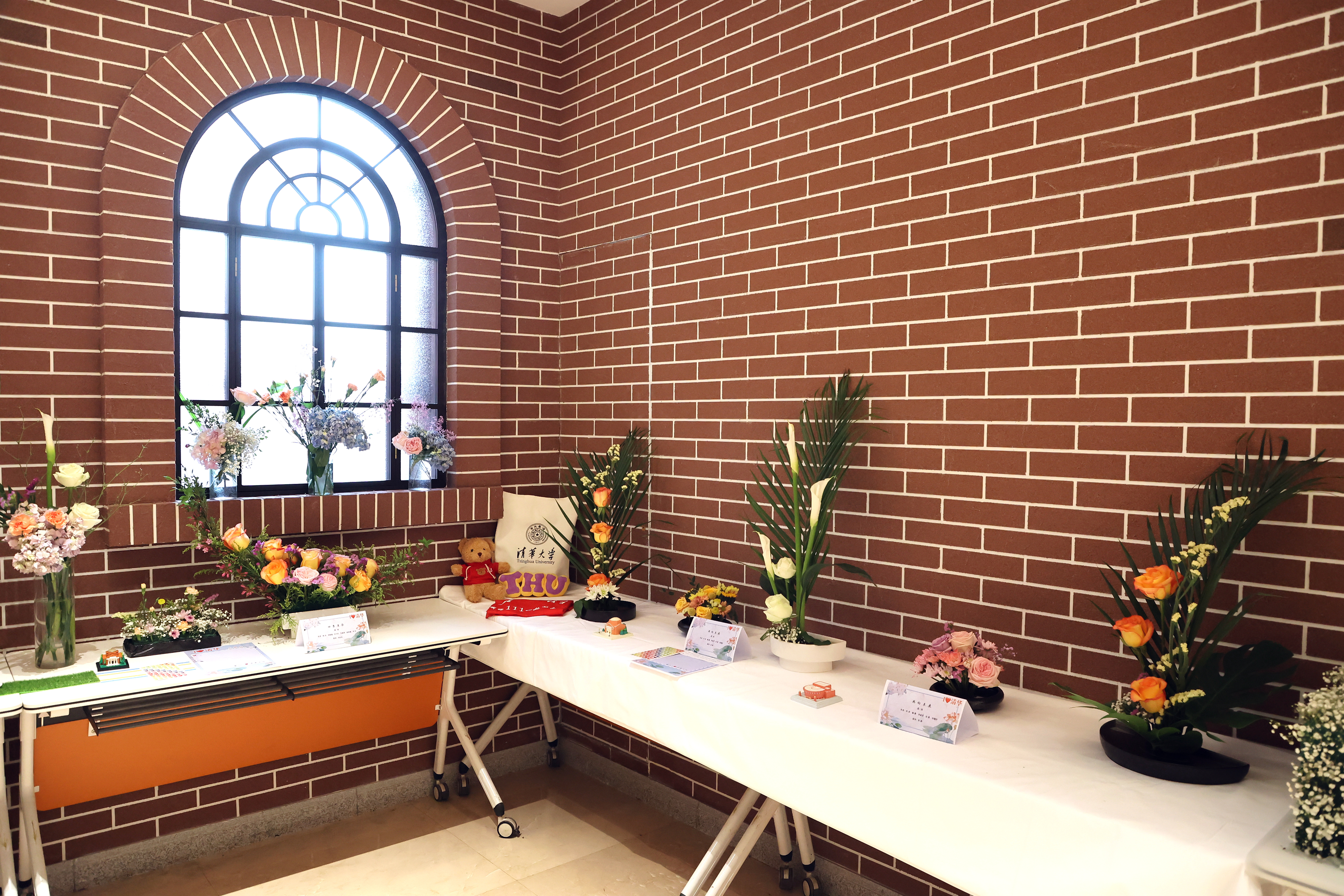 20220424-马博注册110周年校庆参观校史展-薜建团-“我爱清华”111周年校庆插花展.jpg