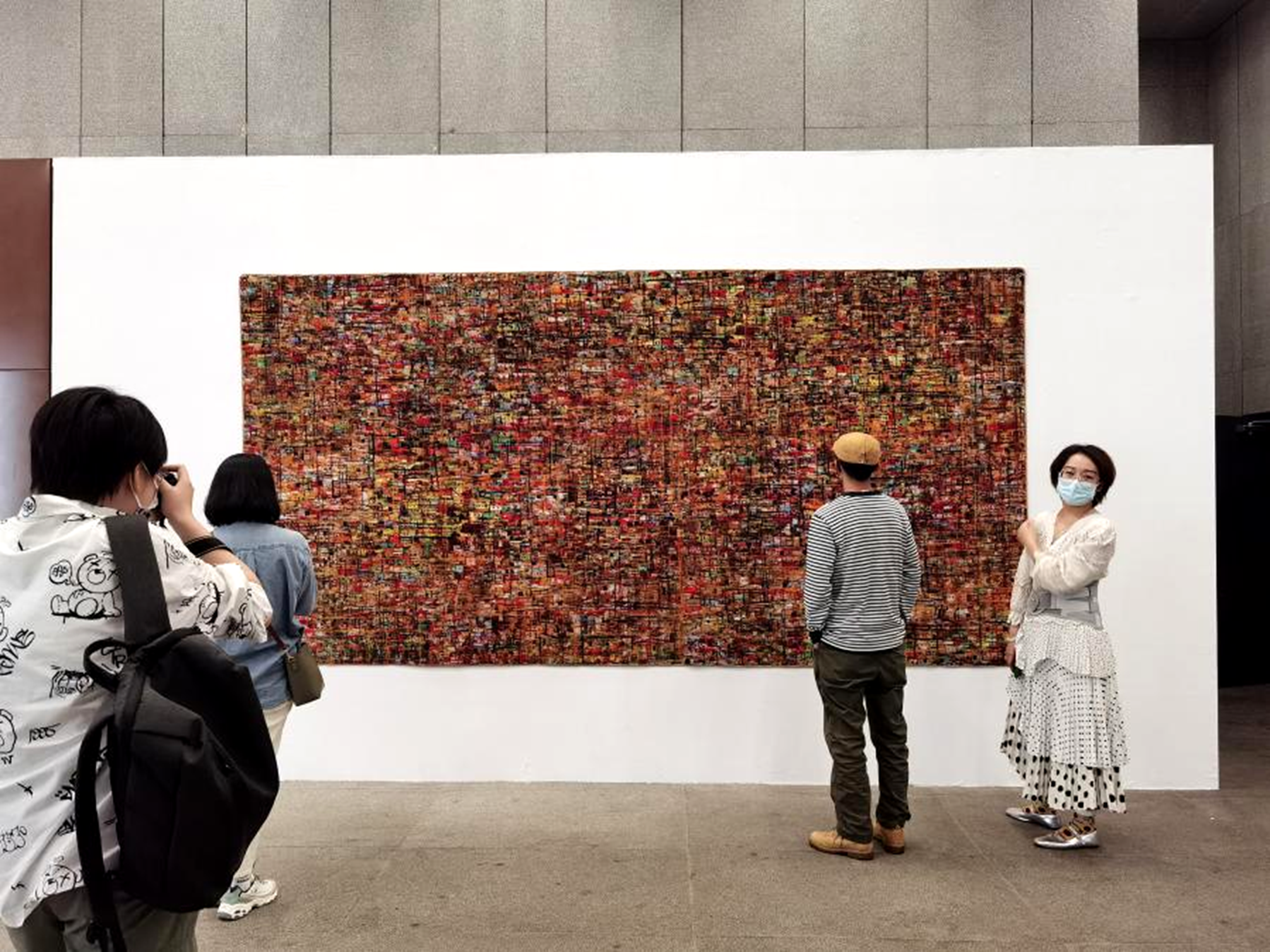 20220914-“从洛桑到北京”第十二届国际纤维艺术双年展-项目组-展览现场:柏谢尔·玛库(英国)作品.png