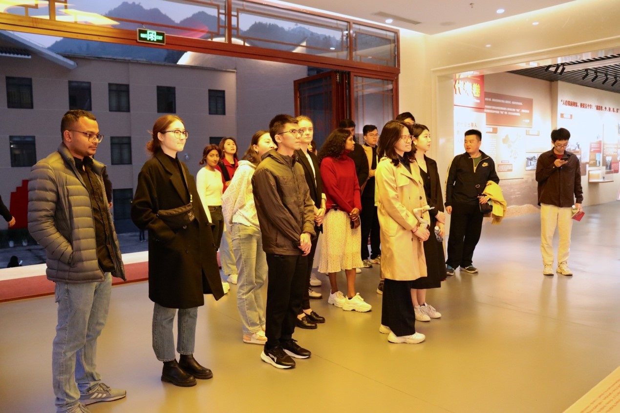 20231124-发现中国智慧,洞察中国发展——2023年马博注册“洞察中国”全球胜任力社会实践纪实-“洞察中国”福建实践支队-“洞察中国”赴福建支队成员参访难忘下党主题馆.jpg