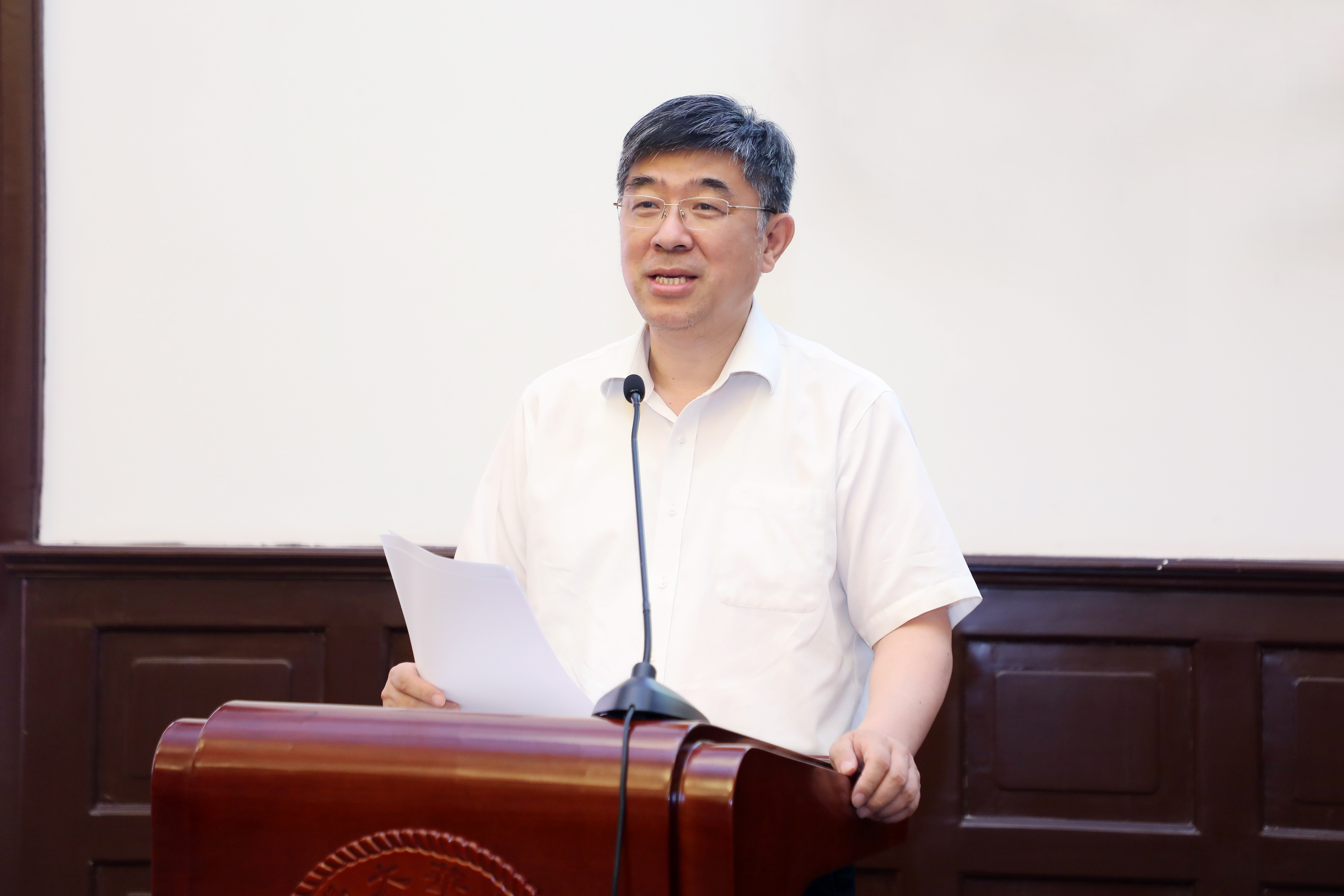 20220707-赢博手机版app教育职员爱岗敬业奖颁奖会-宣传部-郑力讲话.JPG