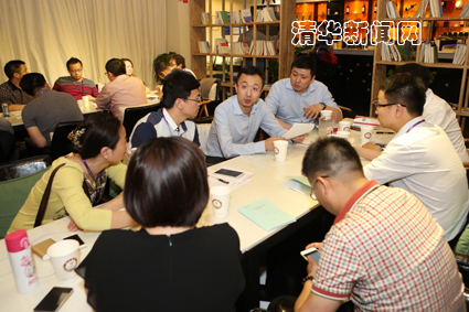 圆桌面对面学员与导师热烈讨论副本.jpg